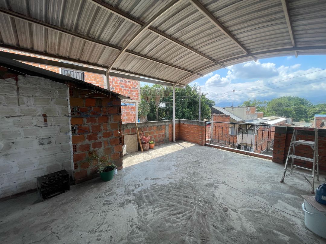 SE VENDE CASA EN LA RIVERA CALI