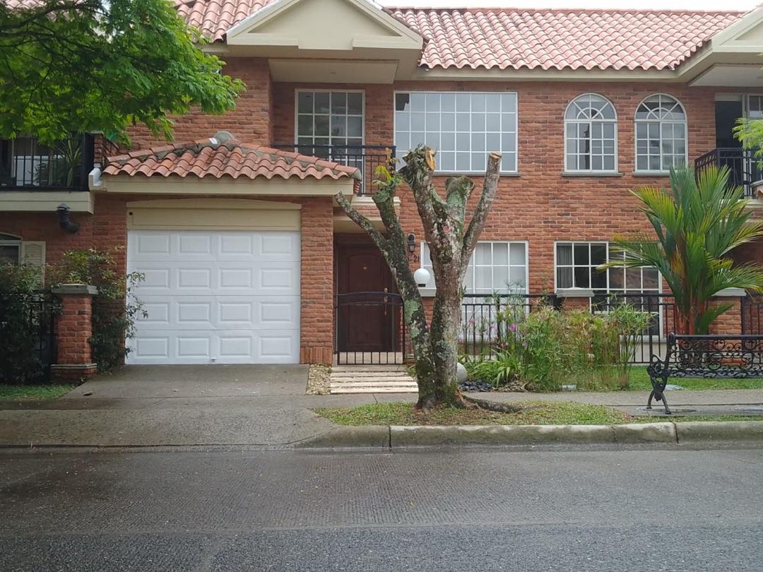 Se vende casa en Pinares Pereira