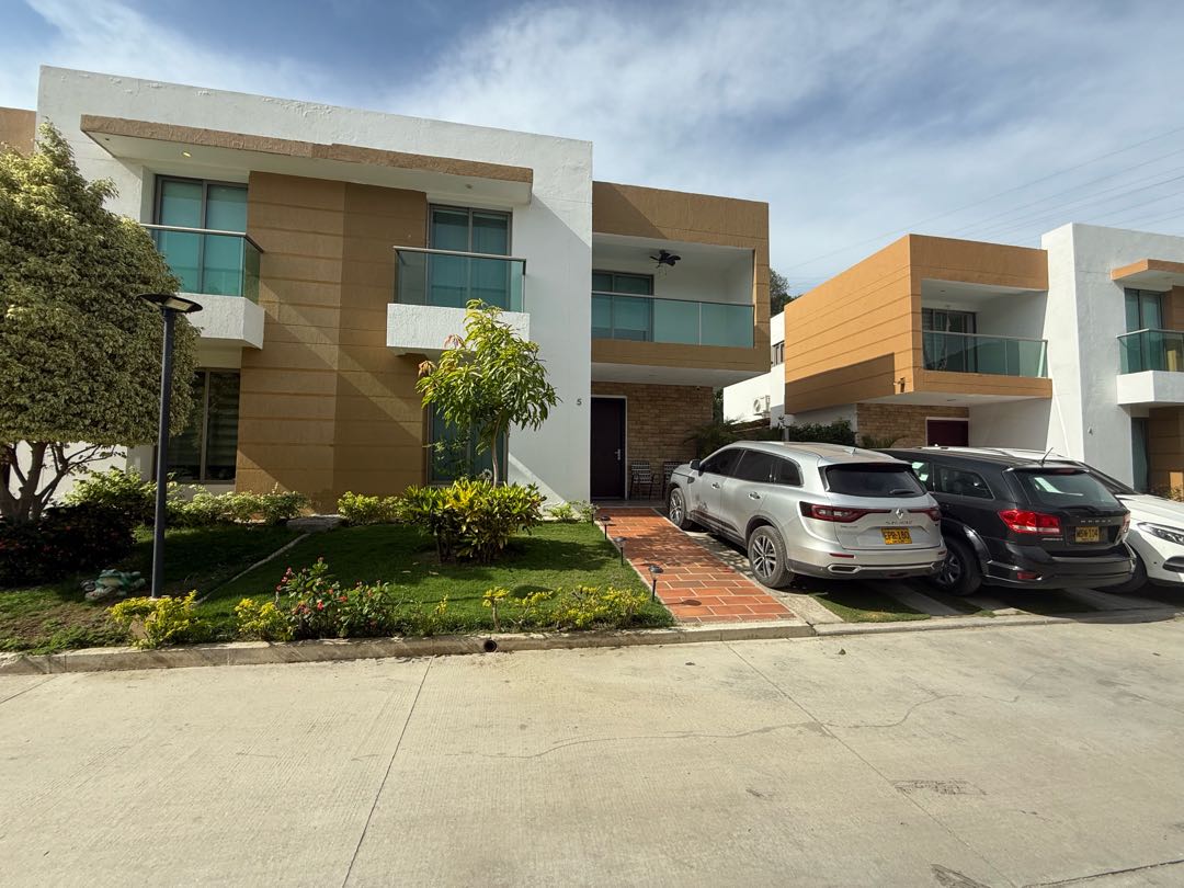 Se vende casa en Rivera Campestre - Santa Marta