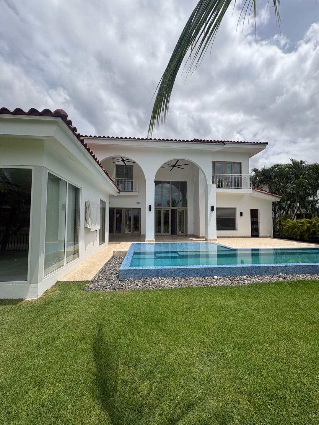 SE VENDE CASA CON PISCINA EN SANTA MARIA