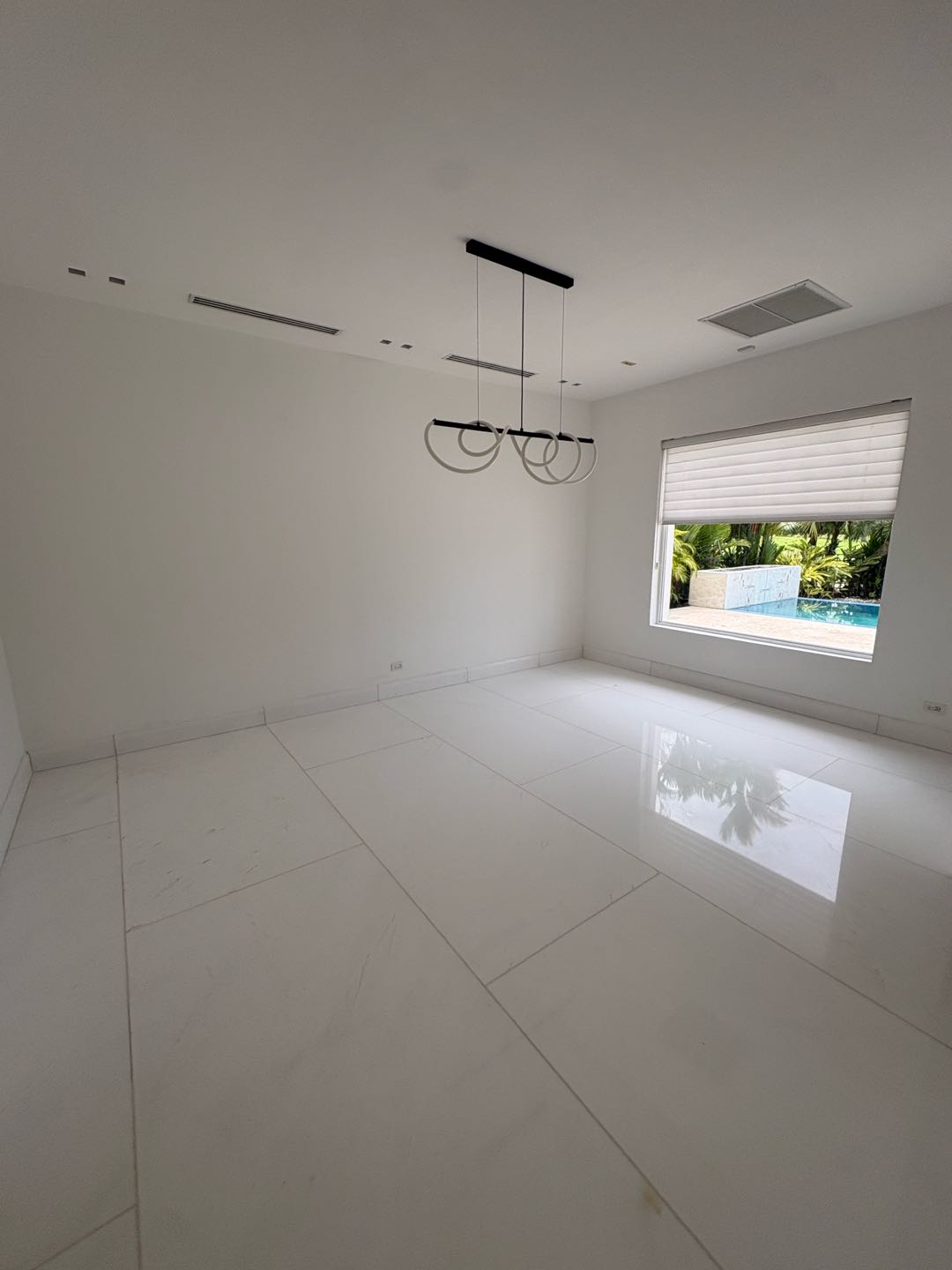 SE VENDE CASA CON PISCINA EN SANTA MARIA