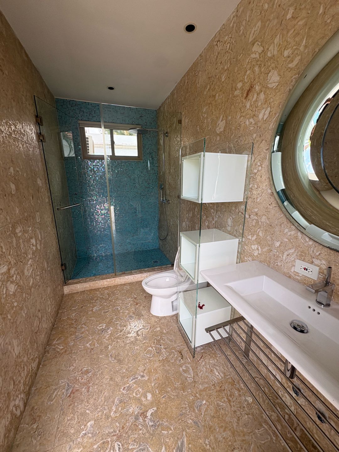 SE VENDE CASA CON PISCINA EN SANTA MARIA