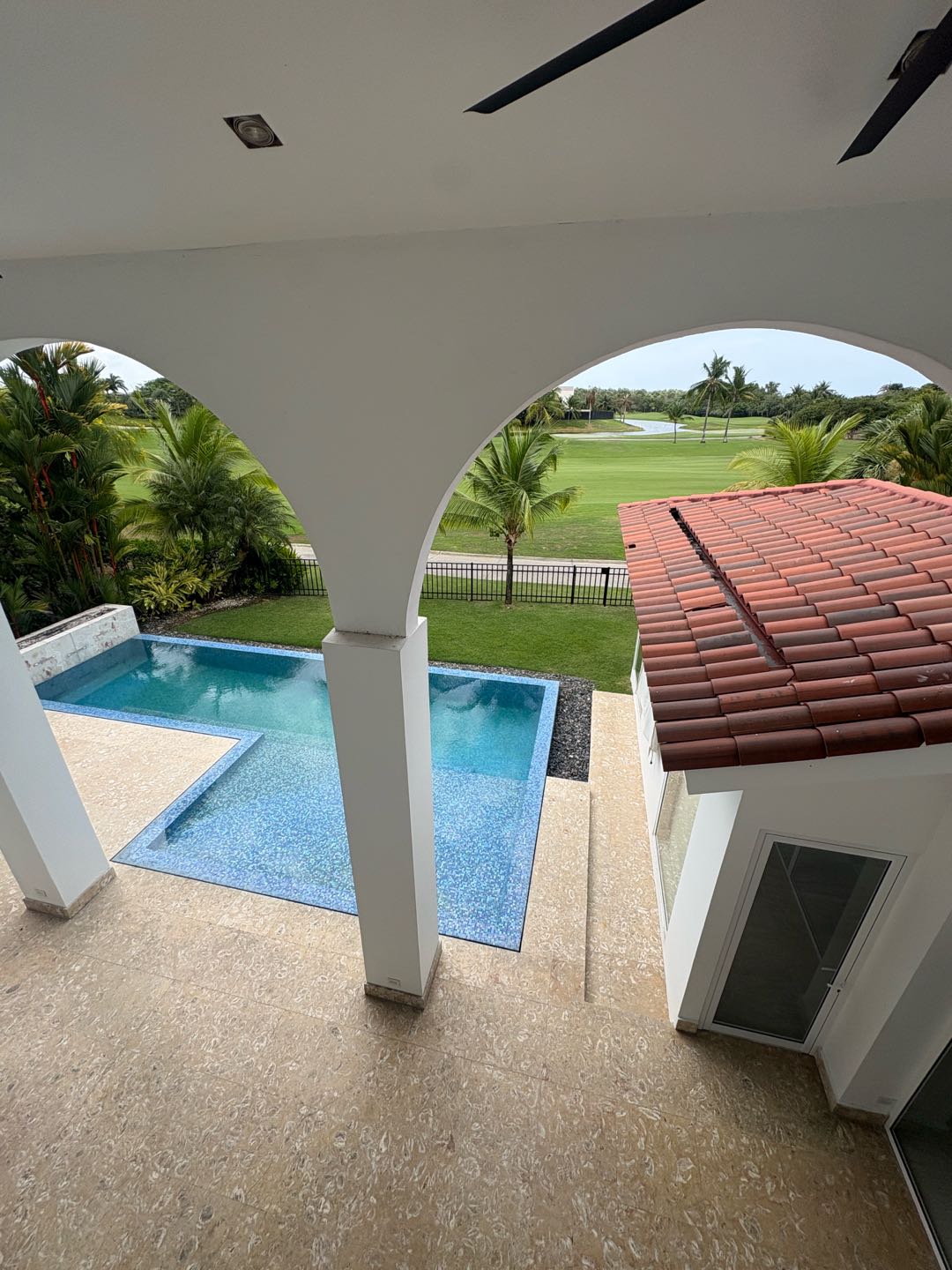 SE VENDE CASA CON PISCINA EN SANTA MARIA