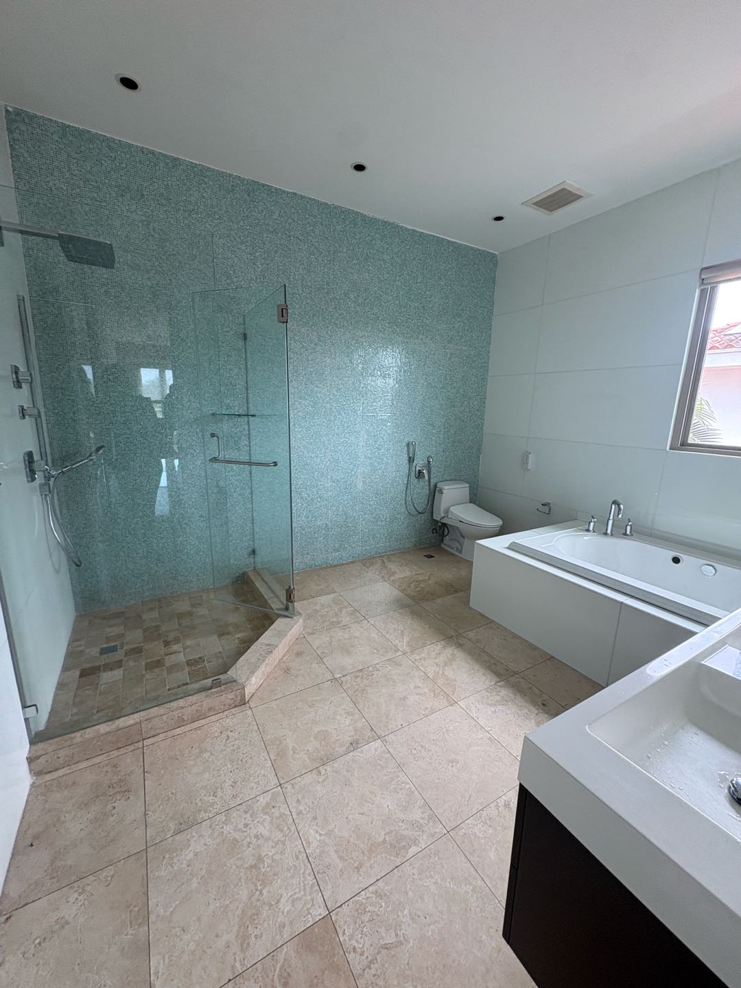 SE VENDE CASA CON PISCINA EN SANTA MARIA