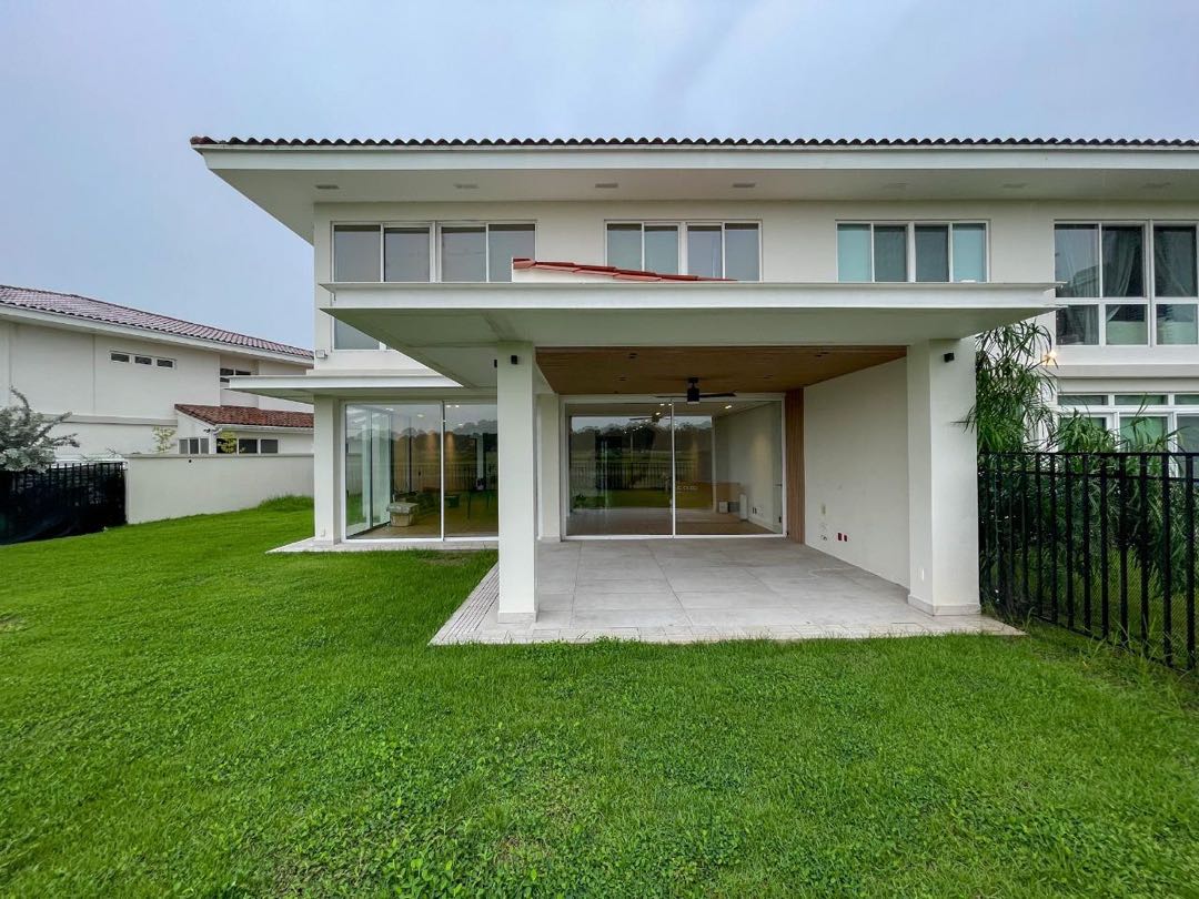 Se Vende Casa en The Grove Santa Maria