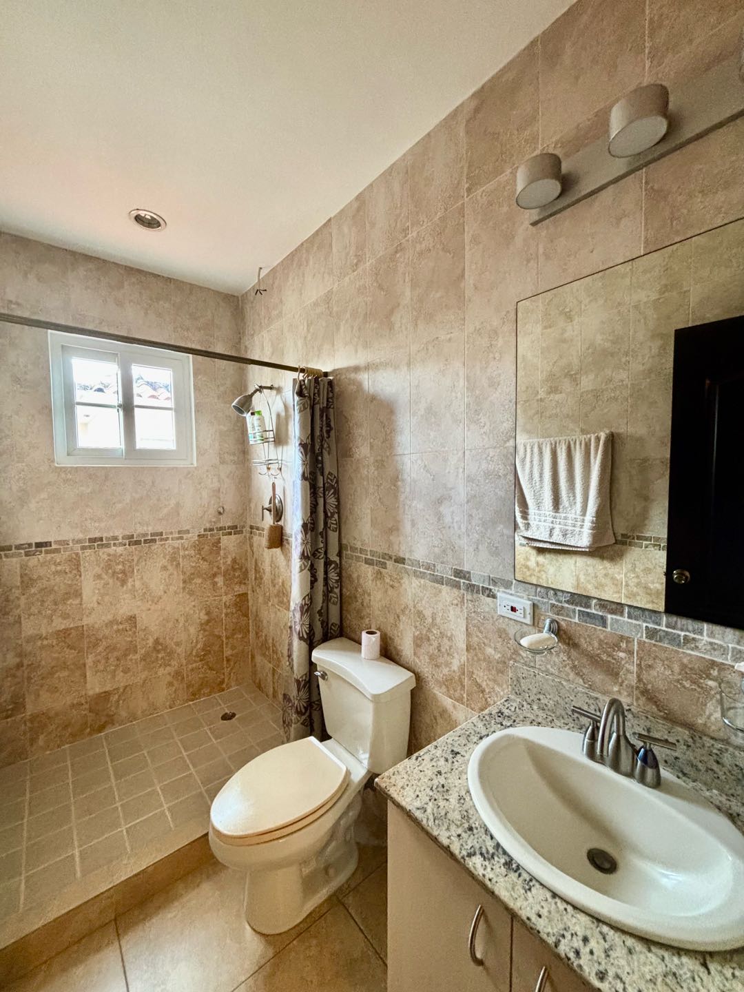 Se Vende Casa en Villa Valencia, Costa Sur