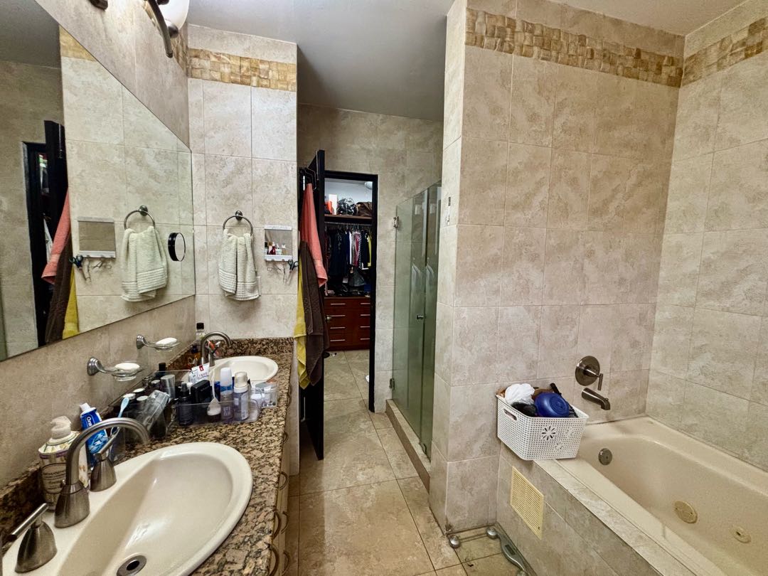 Se Vende Casa en Villa Valencia, Costa Sur