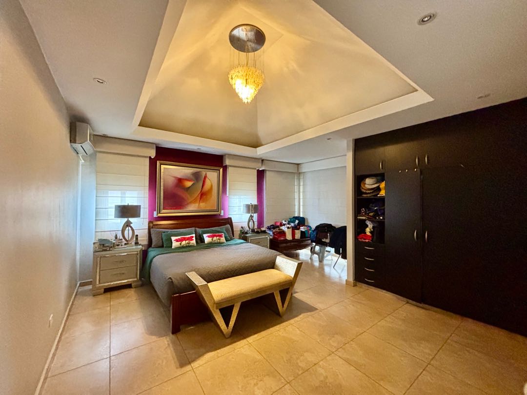 Se Vende Casa en Villa Valencia, Costa Sur