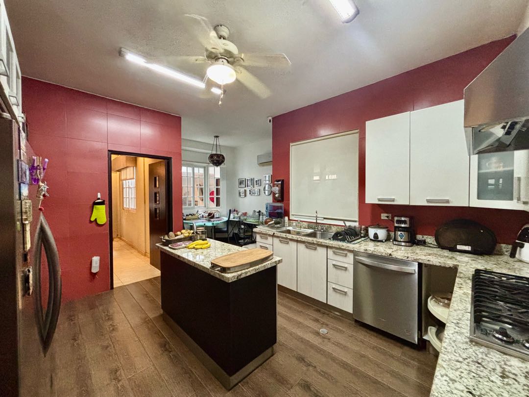 Se Vende Casa en Villa Valencia, Costa Sur