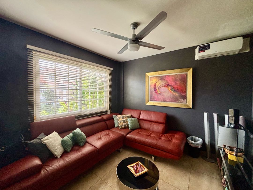 Se Vende Casa en Villa Valencia, Costa Sur