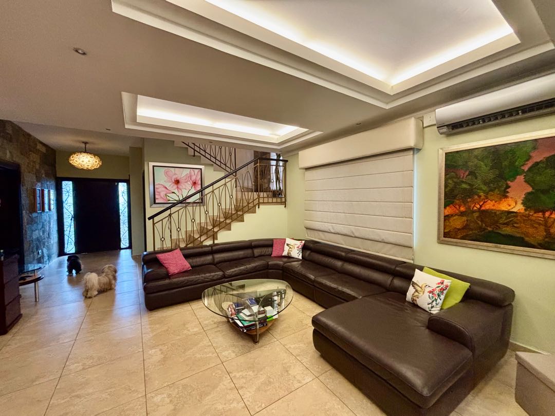 Se Vende Casa en Villa Valencia, Costa Sur