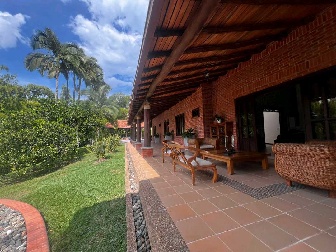 Se vende espectacular casa campestre en Cerritos