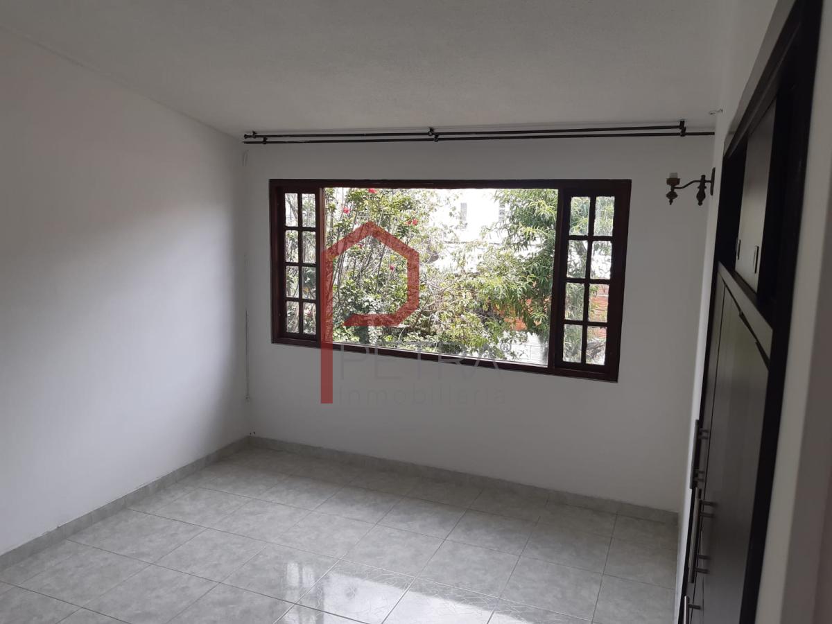 SE VENDE ESPECTACULAR CASA DE 220 MTS EN MODELIA BOGOTÁ