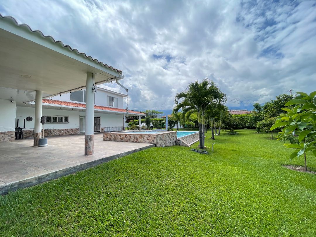 SE VENDE FINCA DE LUJO EN SANTA ELENA VALLE