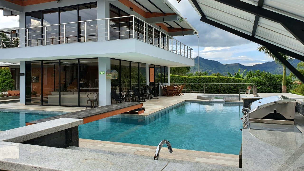 Se vende finca hotel  crucero de Combia Pereira