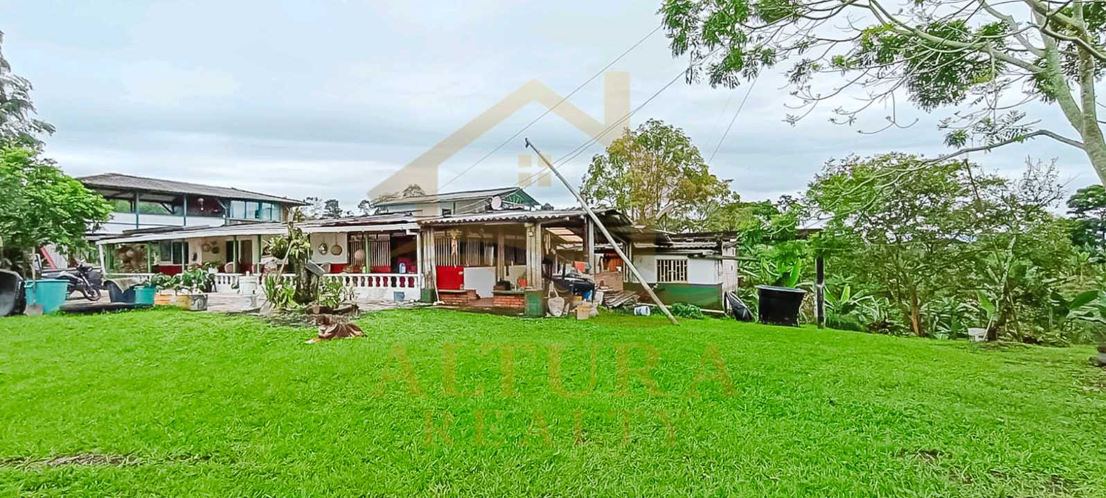 SE VENDE FINCA VIA CIRCASIA- MONTENEGRO