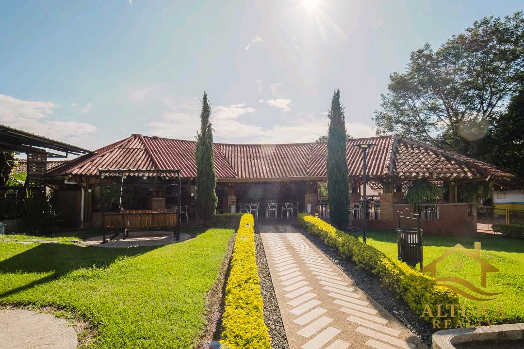 SE VENDE HOTEL CERCA AEROPUERTO ARMENIA