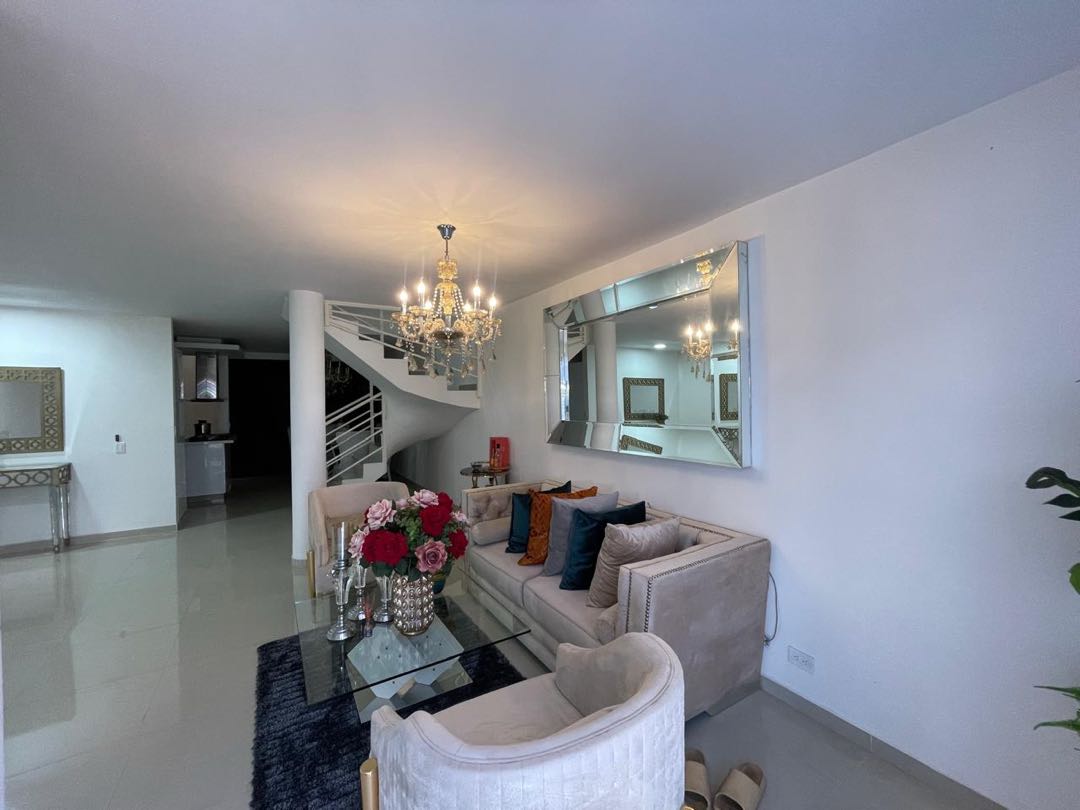 SE VENDE LINDA CASA EN VILLAMAGNA CIUDAD 2000