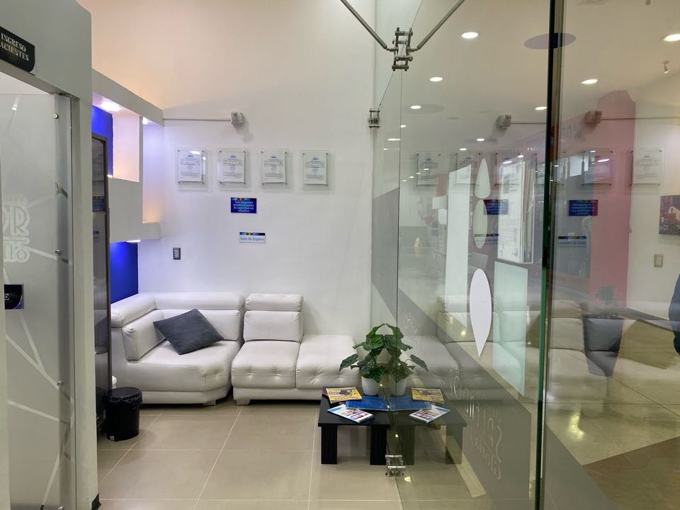 LOCAL COMERCIAL EN VENTA  AL SUR CALI C.COMERCIAL ACUARELA