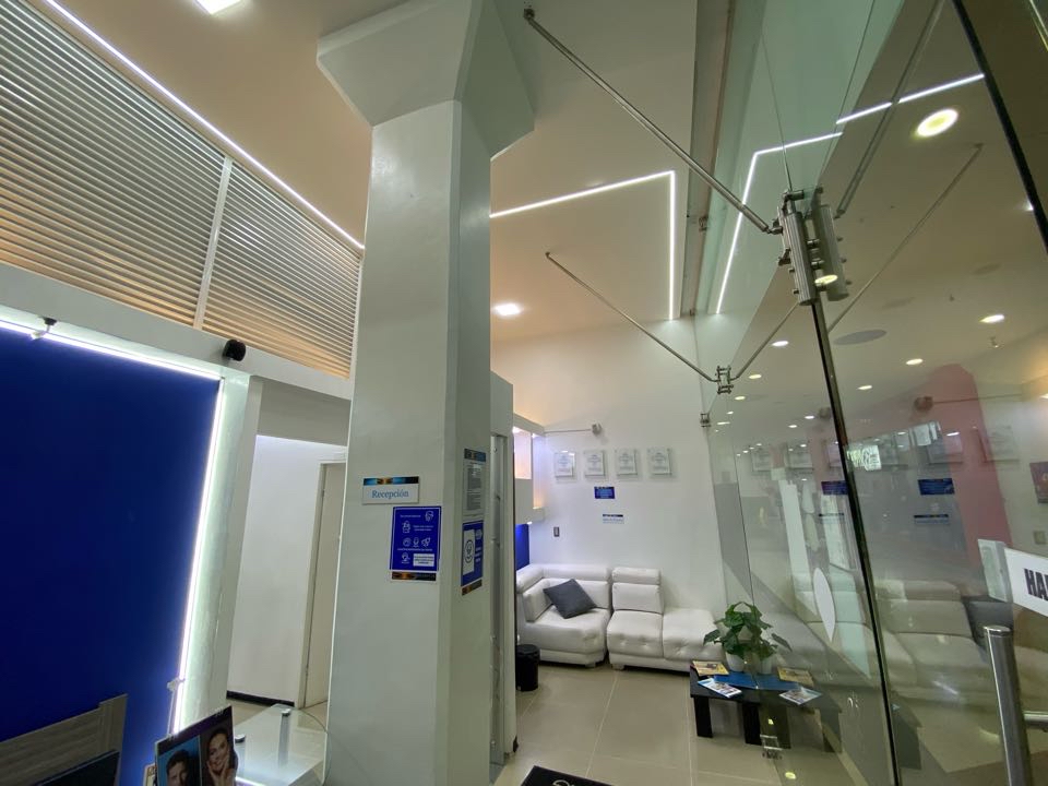 LOCAL COMERCIAL EN VENTA  AL SUR CALI C.COMERCIAL ACUARELA