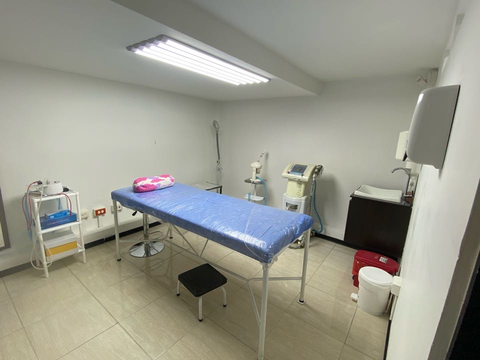 LOCAL COMERCIAL EN VENTA  AL SUR CALI C.COMERCIAL ACUARELA