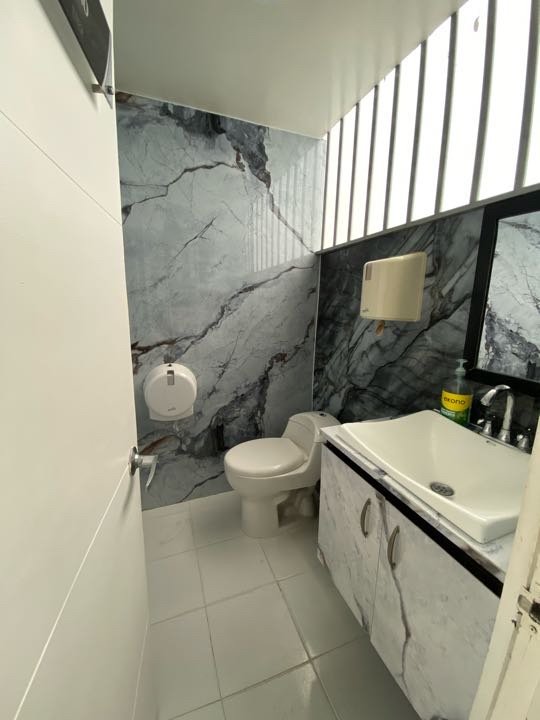 LOCAL COMERCIAL EN VENTA  AL SUR CALI C.COMERCIAL ACUARELA