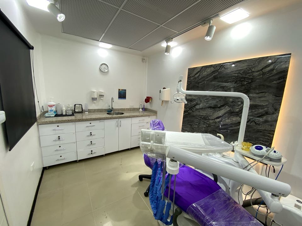 LOCAL COMERCIAL EN VENTA  AL SUR CALI C.COMERCIAL ACUARELA