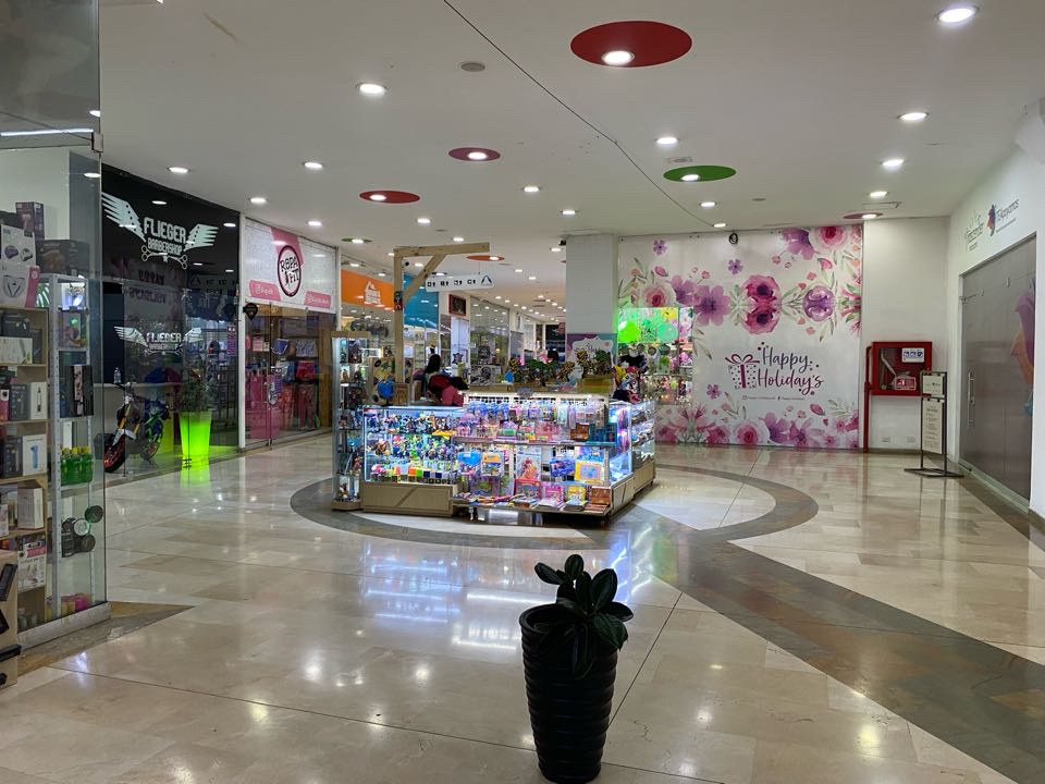 LOCAL COMERCIAL EN VENTA  AL SUR CALI C.COMERCIAL ACUARELA
