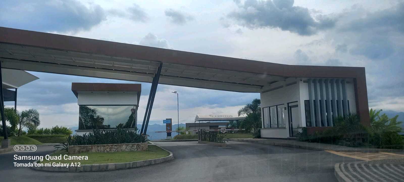 Se vende lote  campestre con espectacular vista en cerritos