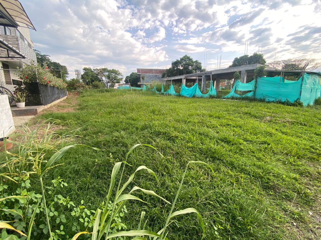 Se vende lote en condominio