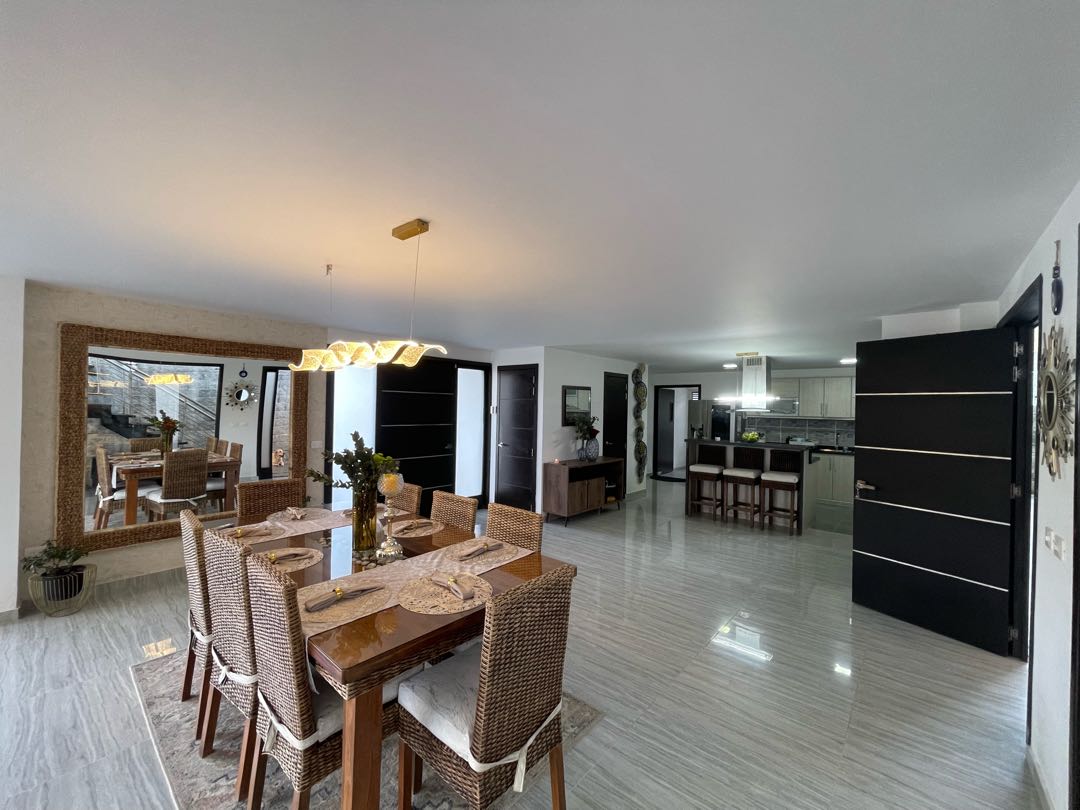 SE VENDE LUJOSA CASA CAMPESTRE EN DAPA