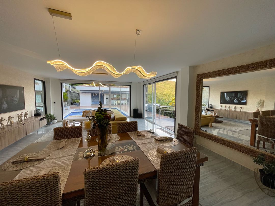 SE VENDE LUJOSA CASA CAMPESTRE EN DAPA