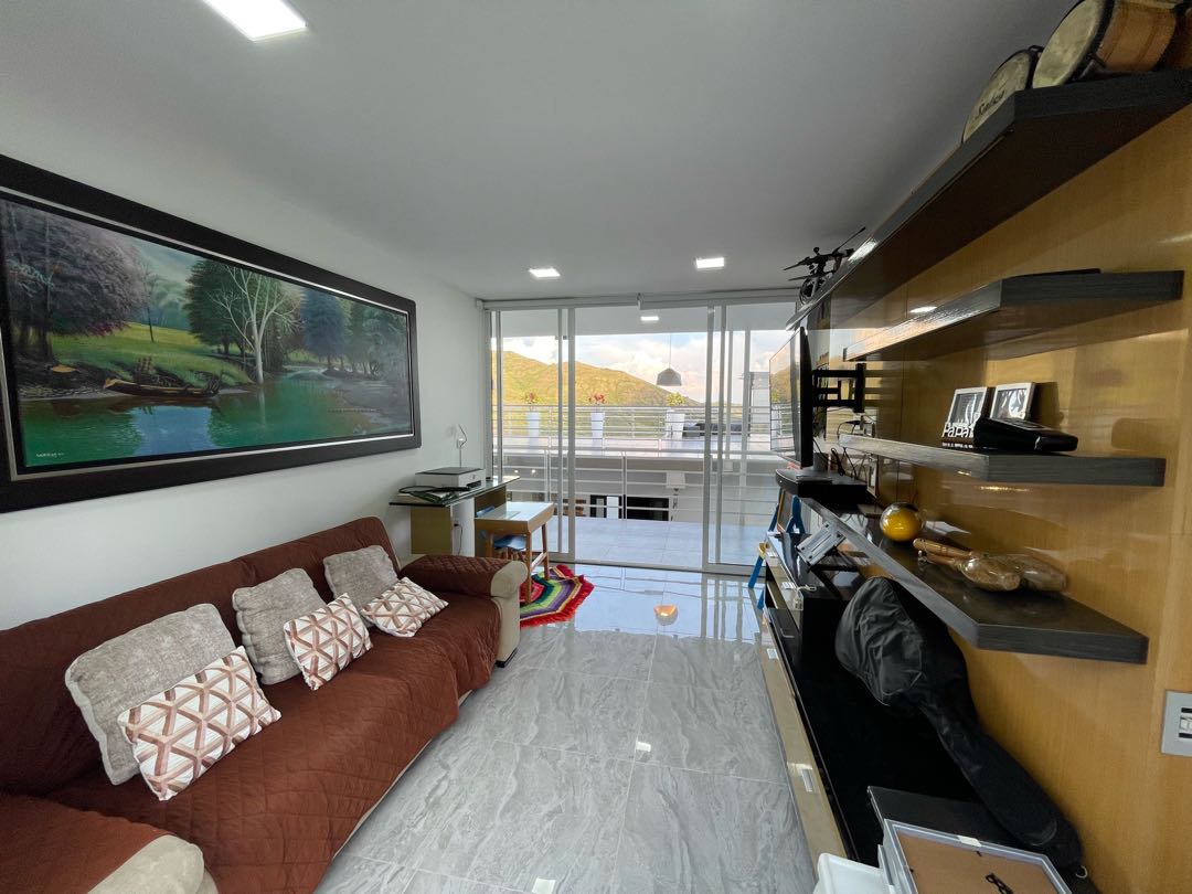 SE VENDE LUJOSA CASA CAMPESTRE EN DAPA