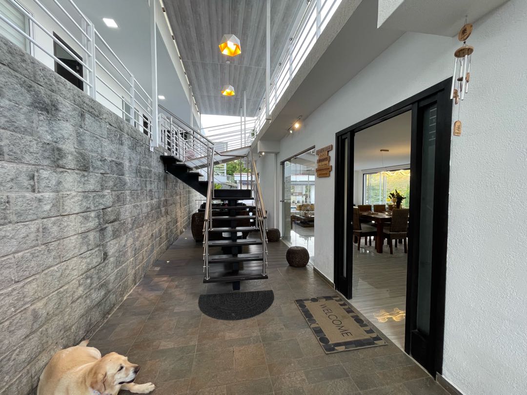 SE VENDE LUJOSA CASA CAMPESTRE EN DAPA