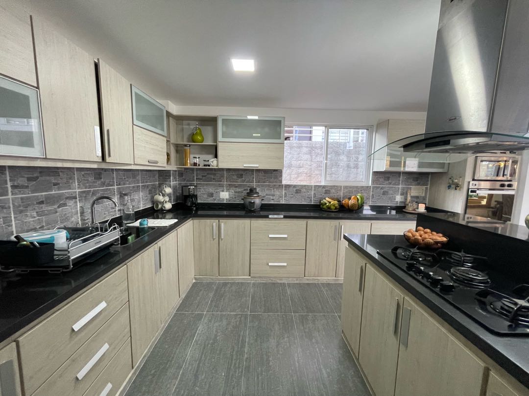 SE VENDE LUJOSA CASA CAMPESTRE EN DAPA