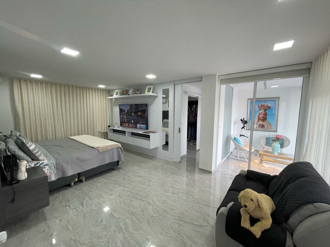 SE VENDE LUJOSA CASA CAMPESTRE EN DAPA