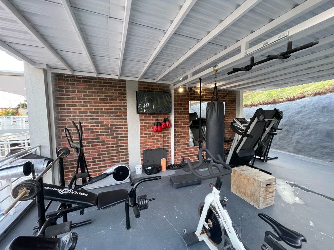 SE VENDE LUJOSA CASA CAMPESTRE EN DAPA