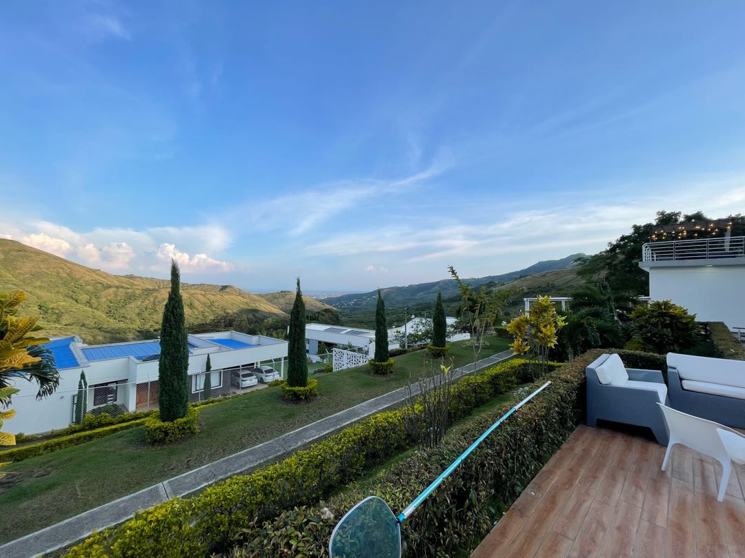 SE VENDE LUJOSA CASA CAMPESTRE EN DAPA