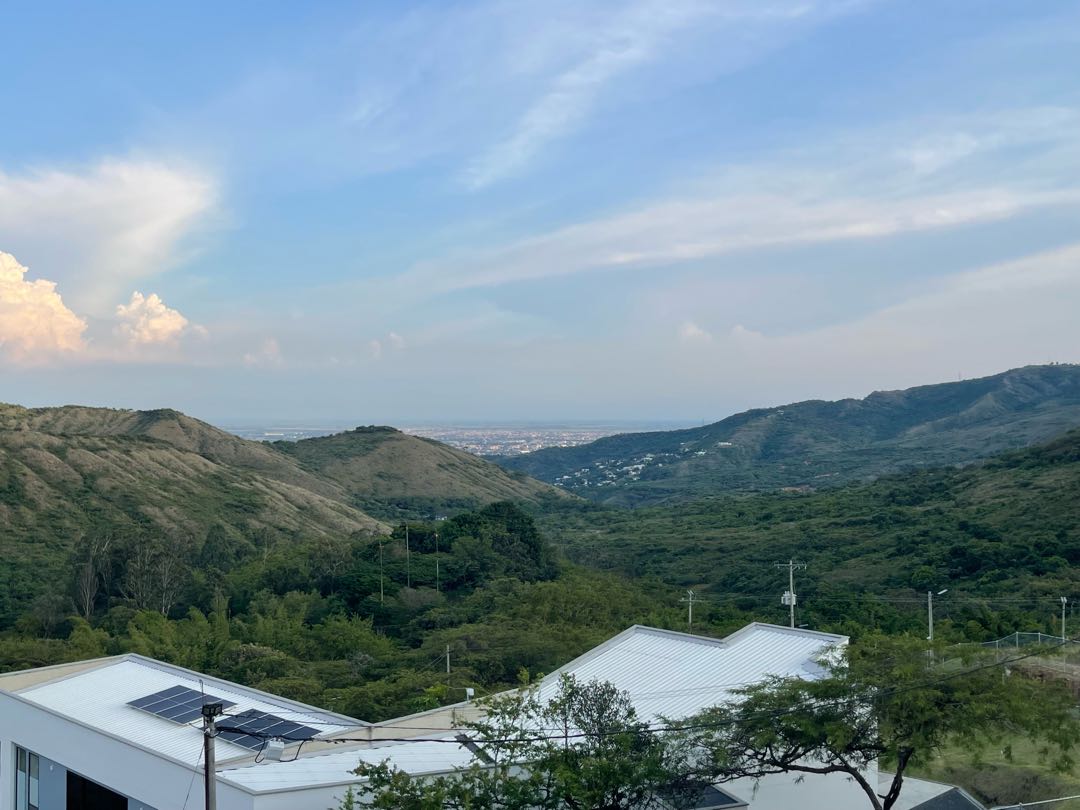 SE VENDE LUJOSA CASA CAMPESTRE EN DAPA