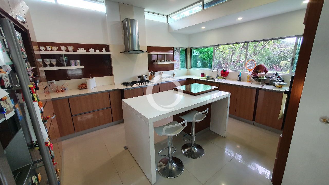 SE VENDE LUJOSA CASA EN CIUDAD JARDÍN