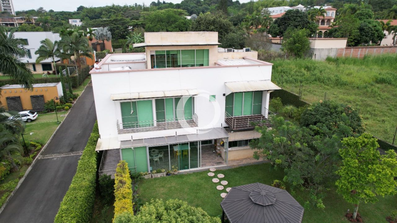 SE VENDE LUJOSA CASA EN CIUDAD JARDÍN