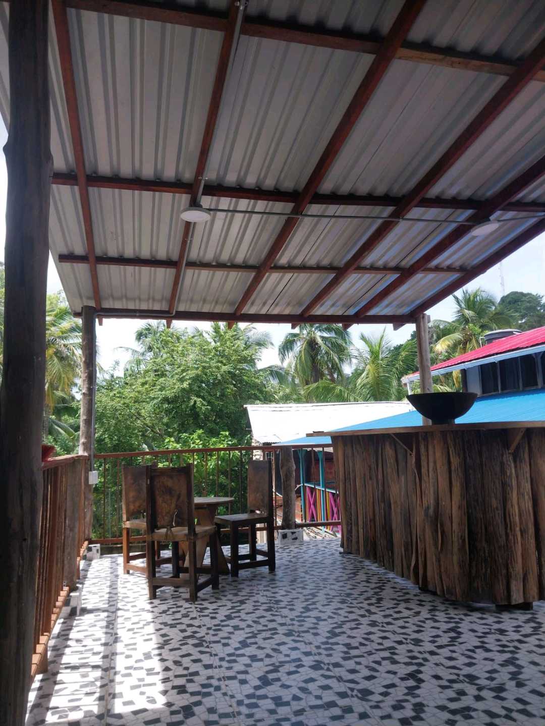 SE VENDE O PERMUTA CABAÑA A 100 MTS DE  LA PLAYA EN NECOCLI