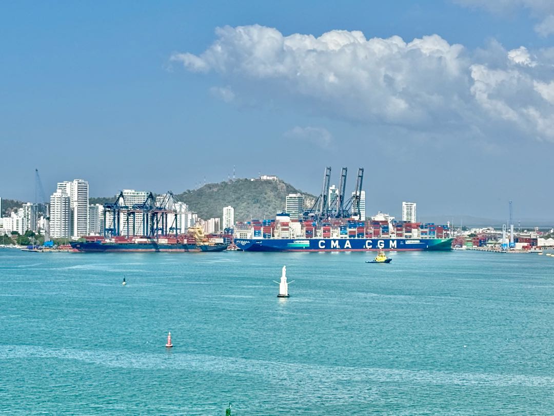 SE VENDE O SE ARRIENDA HERMOSO APTO EN CASTILLOGRANDE 3 ALCOBAS