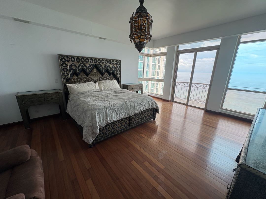 Se Vende Pacific Point Torre 300