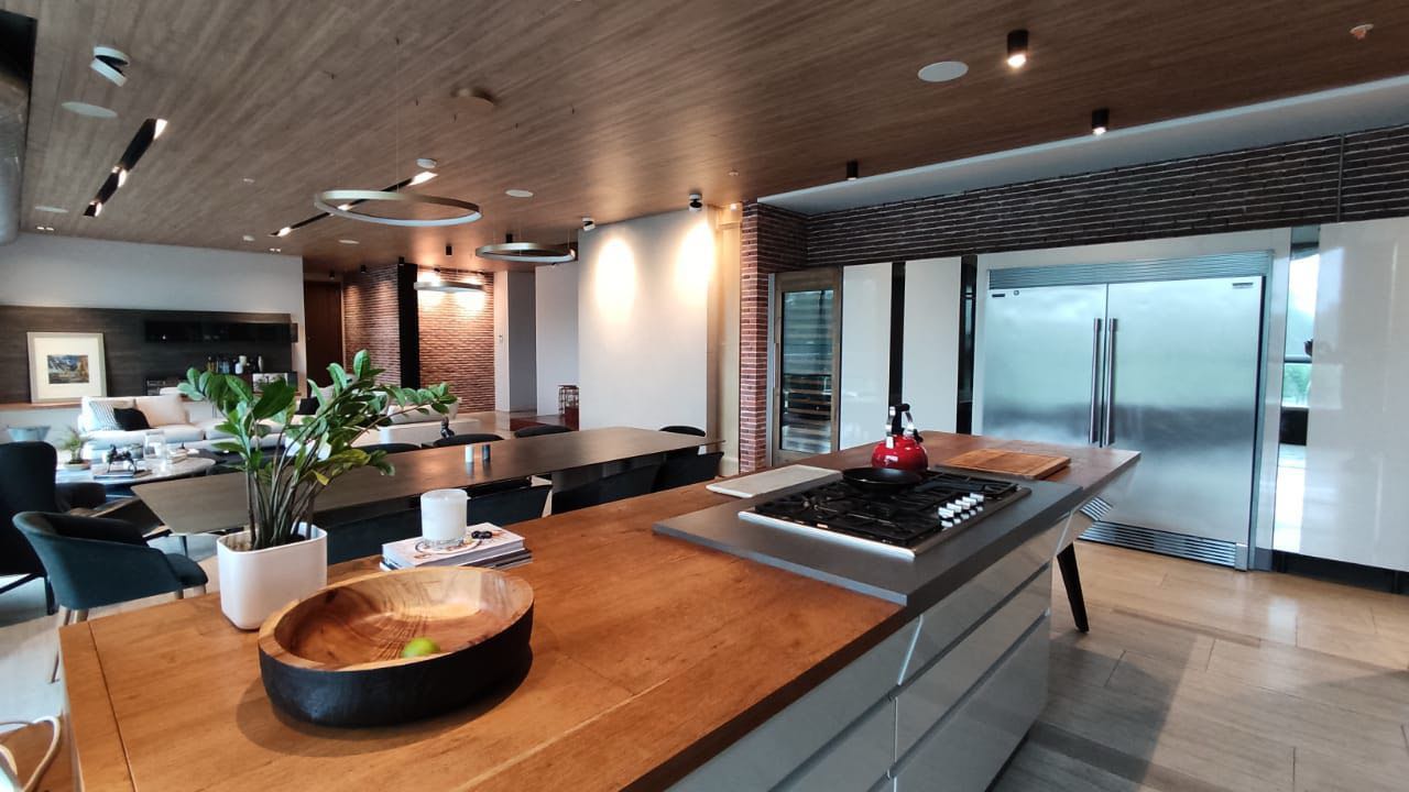 Se Vende Apartamento Duplex 2 niveles en Primera Linea Costa del Este