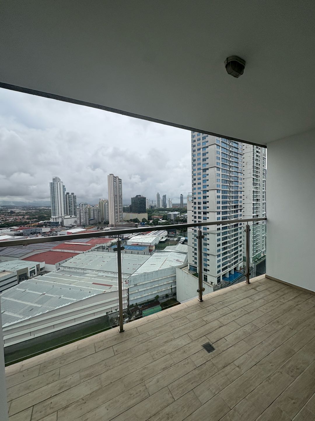 Se Alquila PH Bali Costa del Este