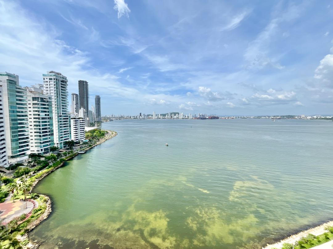 SE VENDE SE ARRIENDA APARTAMENTO EN CASTILLOGRANDE. VISTA A LA BAHIA