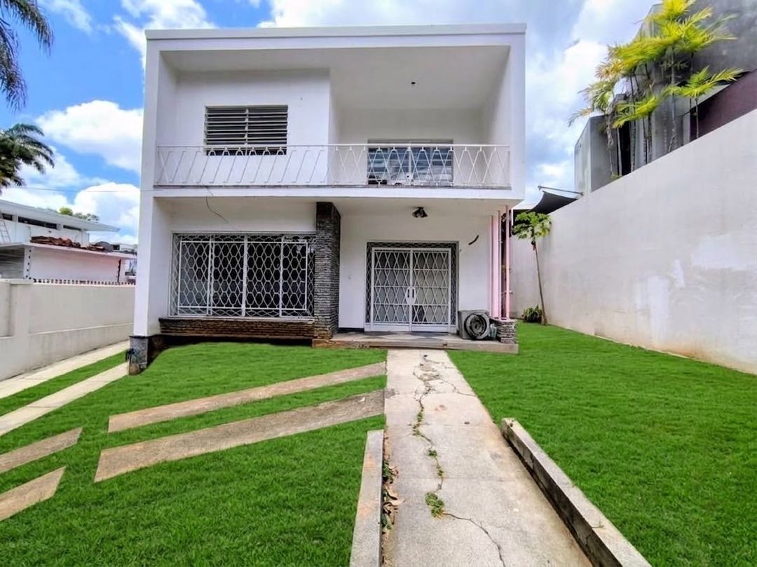 Se alquila casa 350m² 3h/ 3b/ 3e Los Palos Grandes 1