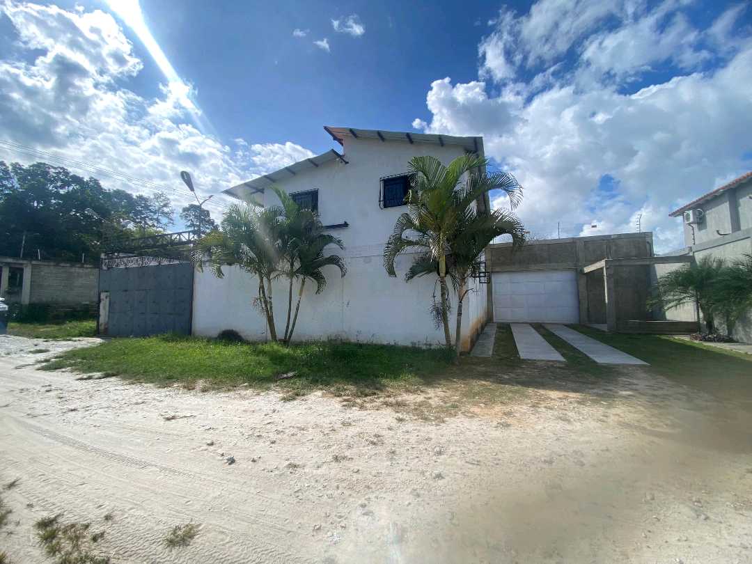 Terreno con casa comercial y Galpón en venta Bejuma TU-9576291 - Foto 1