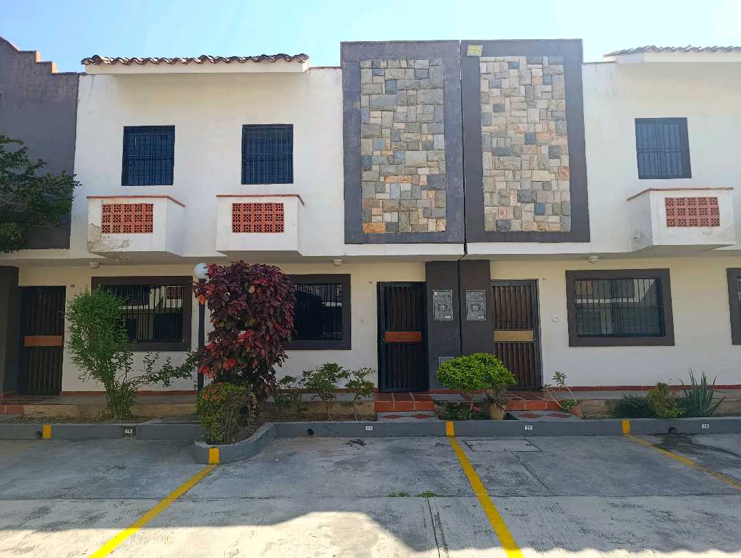 Thownhouse en Venta Naguanagua Urb.Tazajal DS-9756105 - Foto 1